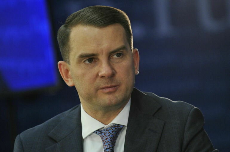 Депутат Нилов предложил оплачивать парковку электронными ключами