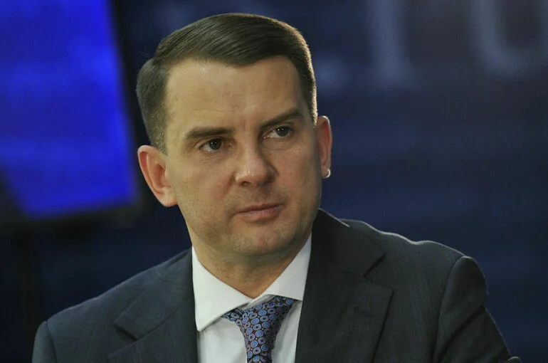 Депутат Нилов предложил оплачивать парковку электронными ключами