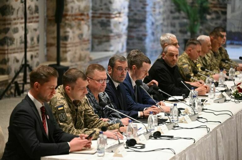 Делегации России и Украины общались в Стамбуле на русском языке