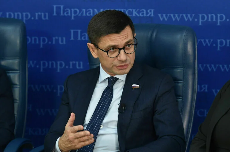 Депутат Антропенко объяснил необходимость объединения майских выходных