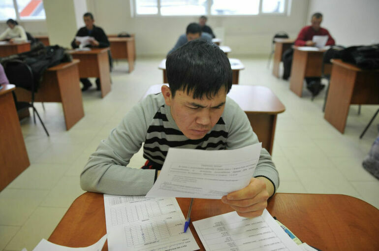 Мигранты будут сдавать экзамен по русскому языку под камерами