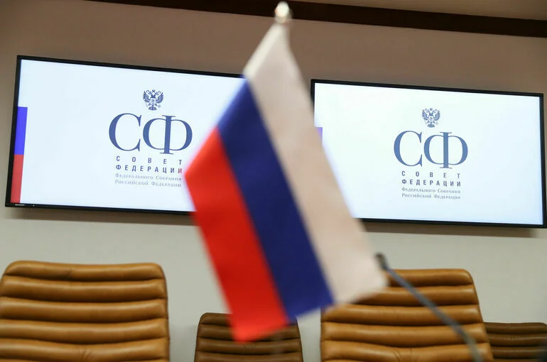 Комитет Совфеда поддержал закон о локализации машин такси