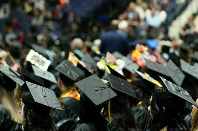 В Минюсте хотят обязать выпускников юридических вузов работать по специальности