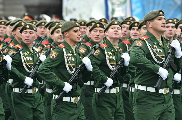 Лицам без гражданства разрешат служить по контракту в Российской армии