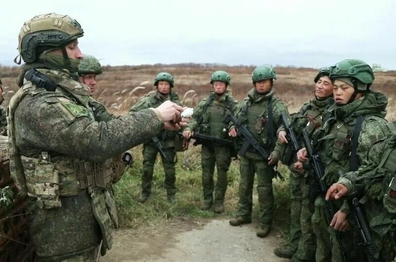 Как военные переводчики корейским бойцам в Курской области помогали