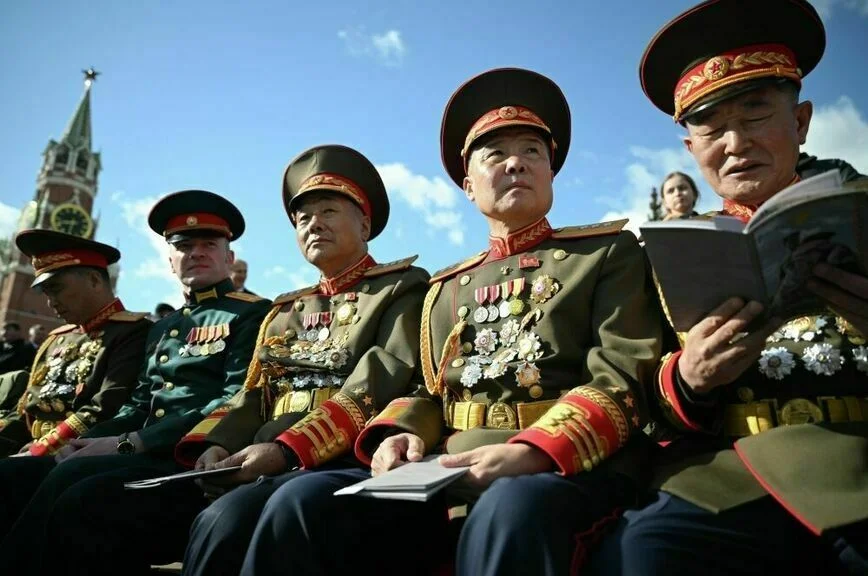 Военнослужащие Корейской Народно-Демократической Республики на Красной площади в Москве перед началом военного парада, посвященного 80-летию Победы в Великой Отечественной войне.