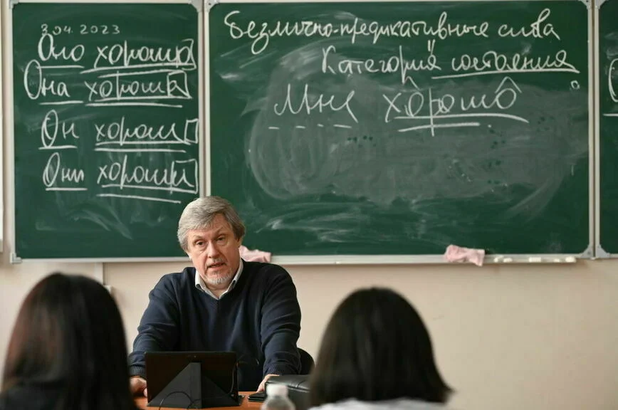 Россиянам объяснили, как правильно: «звонИт» или «звОнит»  