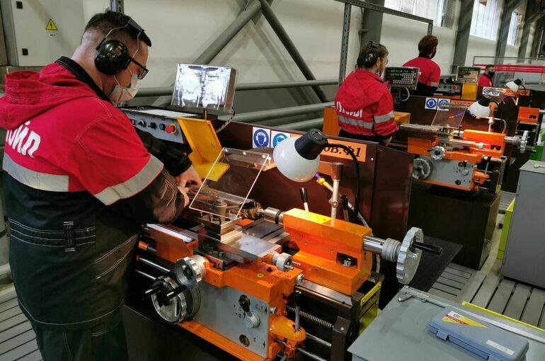 Безработица в России вернулась к рекордно низкому уровню