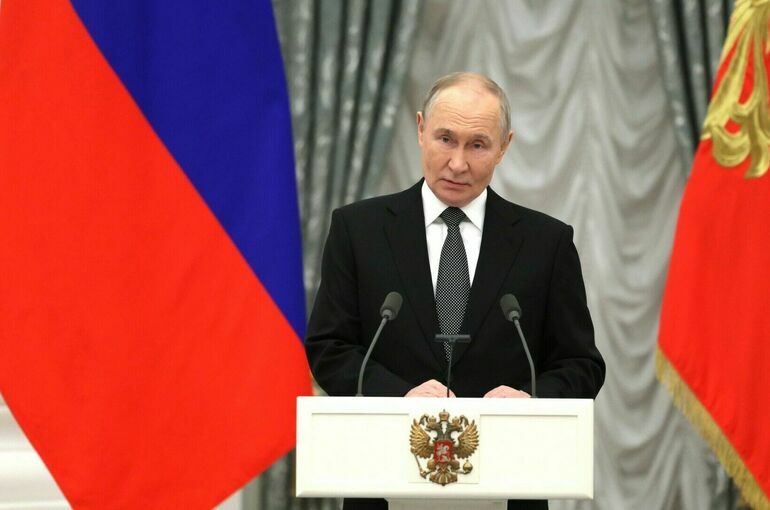 Путин вручил в Кремле свыше 20 госнаград
