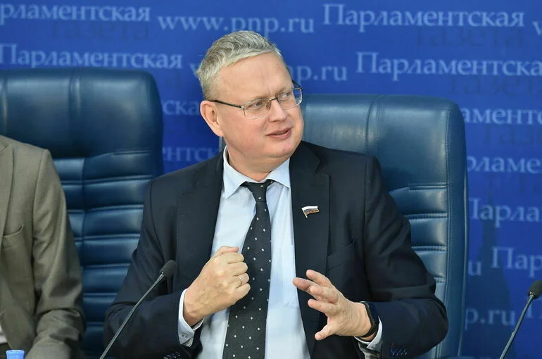 Депутат Делягин попросил проверить деятельность «Ельцин-центра»