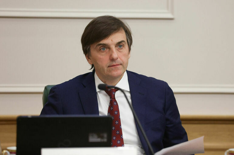 Кравцов: Единые школьные учебники по всем предметам подготовят в течение трех лет