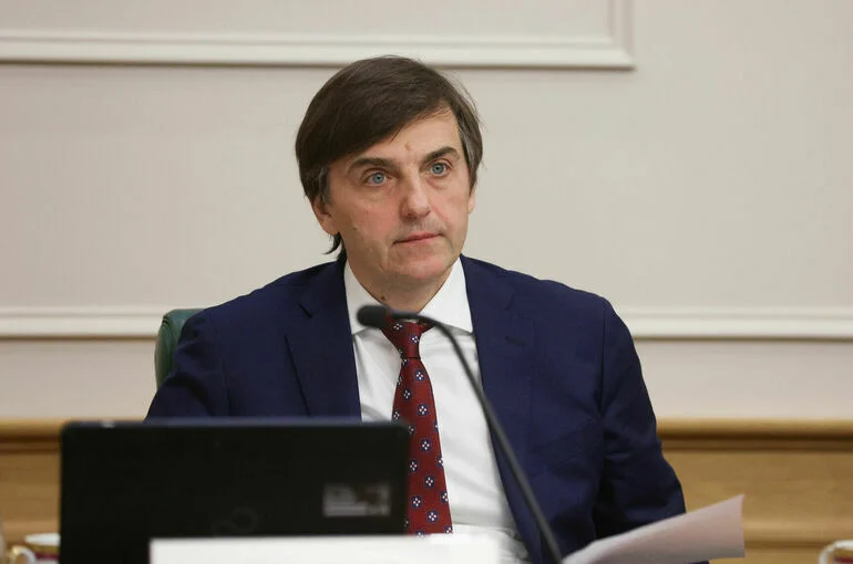 Кравцов: Единые школьные учебники по всем предметам подготовят в течение трех лет
