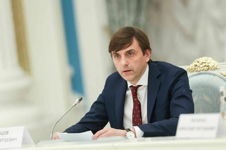 Обществознание с 2026 года будут изучать с 9-го класса