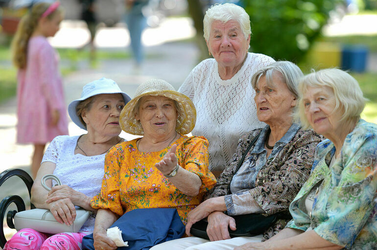 Инвалиды и старики: кому положен долговременный уход