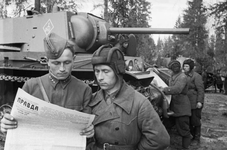 Боевые будни и подвиги: о чем писали фронтовые газеты