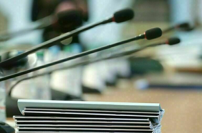 Зеленский предложил провести трехстороннюю встречу с Путиным и Трампом