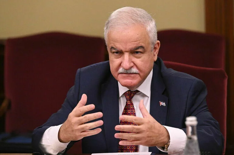 Карты «Мир» планируют выпускать на Кубе