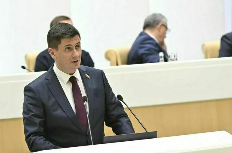 Сенатор Деньгин: Повышение штрафов за неэкологичные машины дисциплинирует водителей