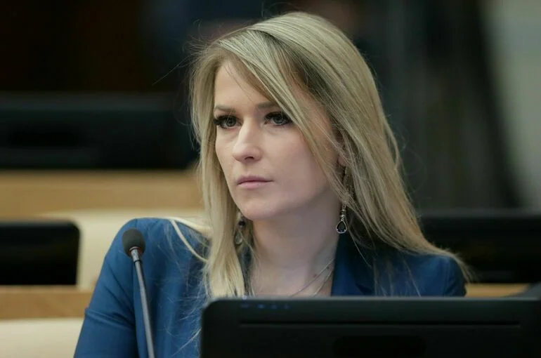 Депутат Лантратова призвала определиться с понятием «деструктивная идеология»