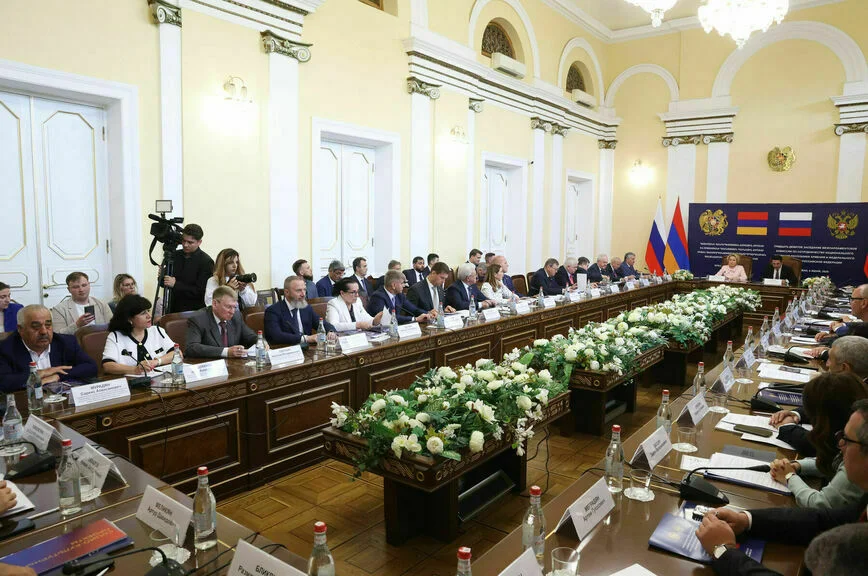 Россия и Армения готовы вместе защищать память о Победе