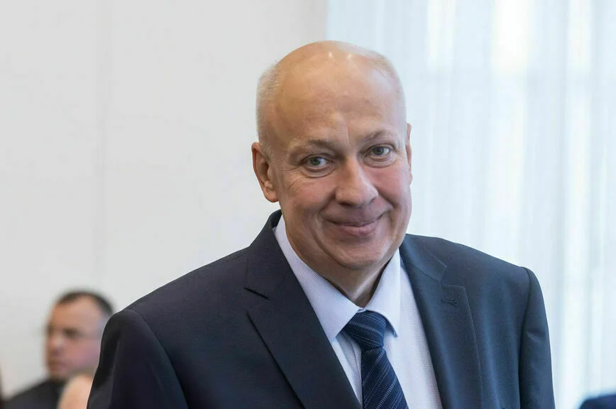 На заседании сессии присутствовал участник СВО депутат Заксобрания Захар Енджиевский.
