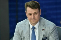 Сенатор Голов предложил увеличить штраф за курение в подъезде до 50 тыс. рублей