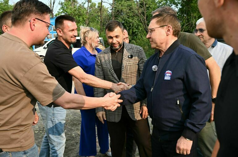 Сенатор Якушев передал жителям Авдеевки ключи от квартир, восстановленных после обстрела