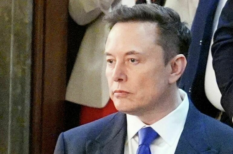 Политолог считает, что Маск может поддержать демократов из-за ссоры с Трампом