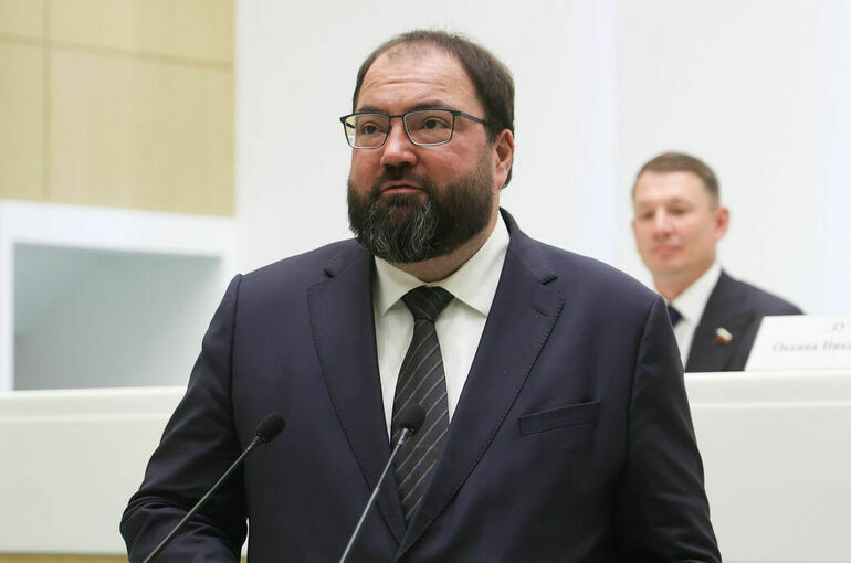 Шадаев рассказал, когда россиянам представят национальный мессенджер