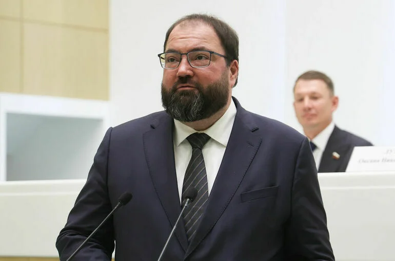 Шадаев рассказал, когда россиянам представят национальный мессенджер
