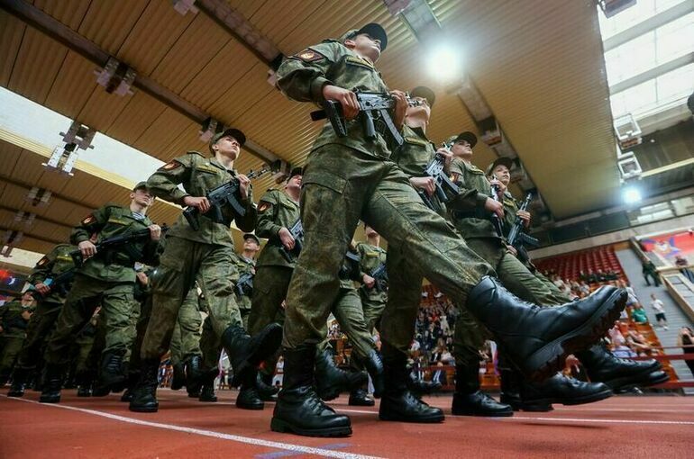 Добровольцам присвоят воинские звания без сборов