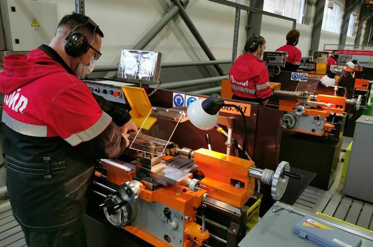 Показатель по поиску работы в Тюменской области назвали тревожным