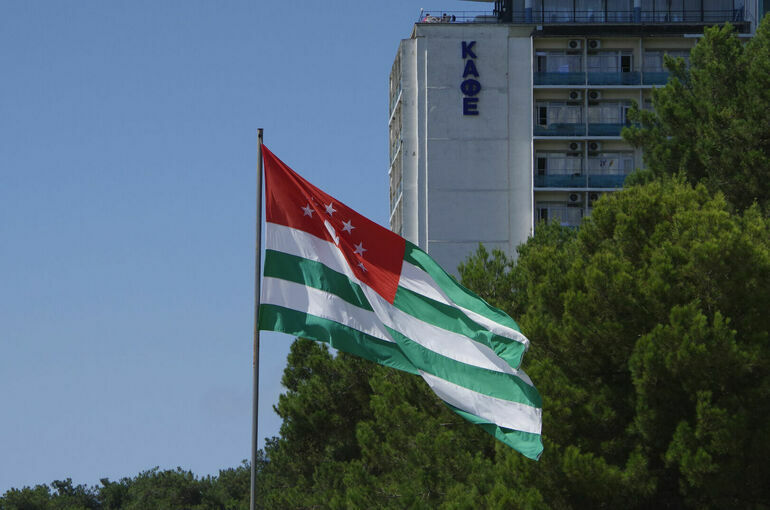 ФСБ задержала россиянина, планировавшего передать Киеву схемы аэропорта Сухум