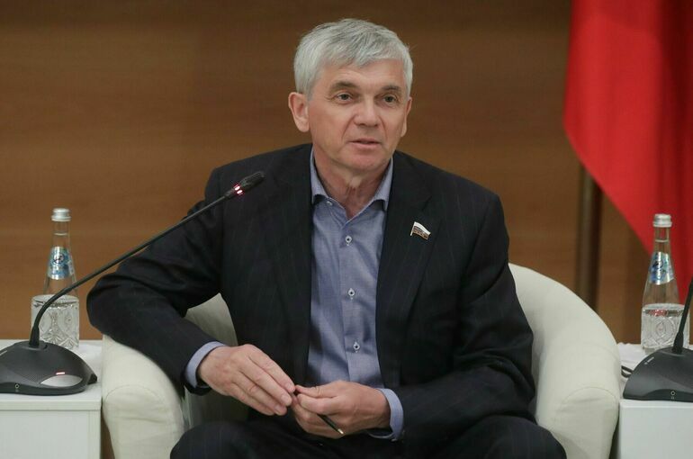 Депутат Петров попросил урегулировать вопрос строительства препаратных заводов