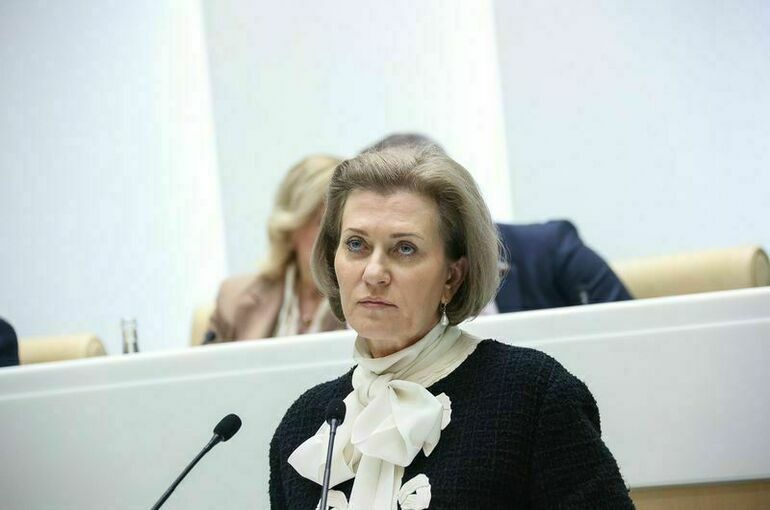 Роспотребнадзор: В пищеблоках школ должны работать люди со спецобразованием