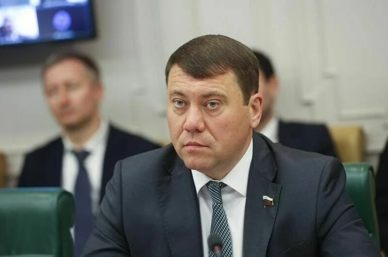Сенатор Иван Абрамов: Цены на нефть могут взлететь выше 100 долларов за баррель