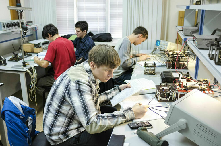 Студентов колледжей смогут отправлять на экскурсии за счет регионов