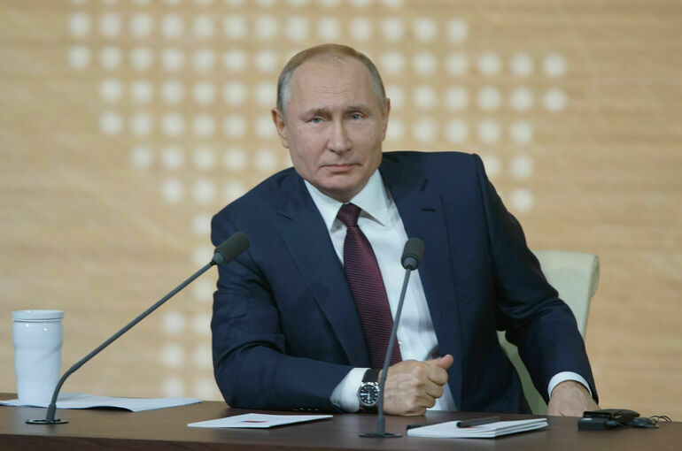 Ушаков: Центральным событием ПМЭФ станет пленарное заседание с участием Путина