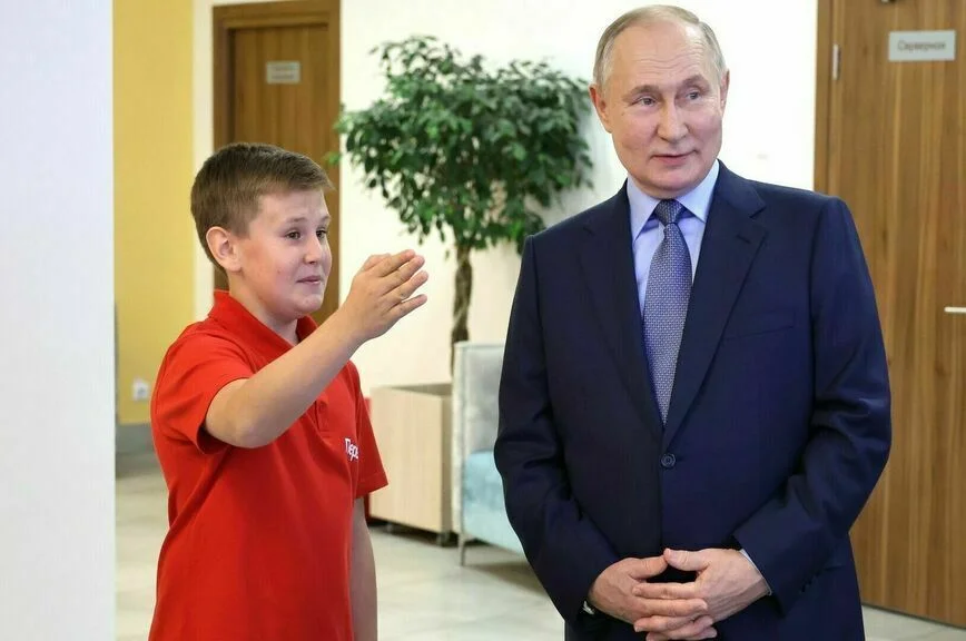 Владимир Путин в ходе посещения выставки «Год в движении» в декабре 2023 года