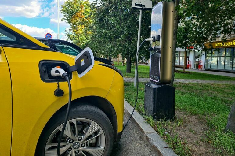 Депутат Хамитов предложил ввести специальные зеленые номера для электромобилей