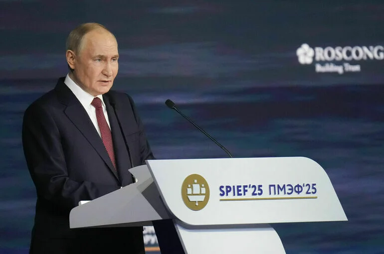 Путин: РФ создаст цифровую национальную логистическую транспортную платформу