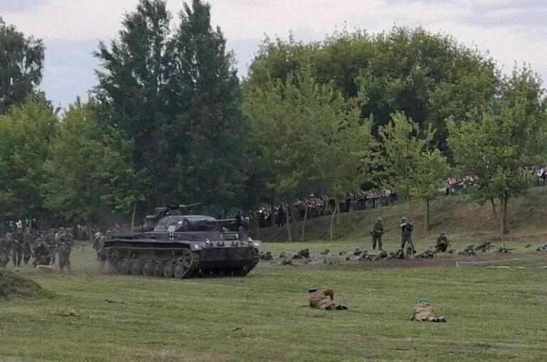 Огонь, батарея, огонь, батальон: пассажирам «Поезда Памяти» показали, как начиналась война