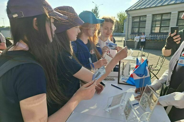 Участники «Поезда Победы» отправили первые открытки