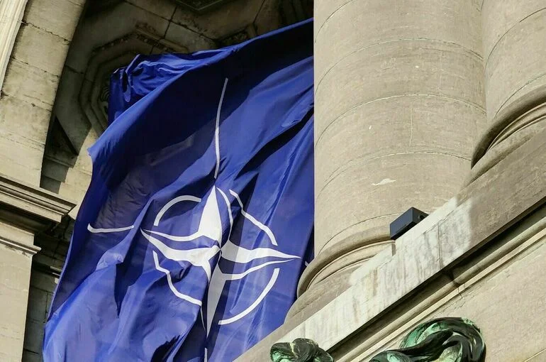 В НАТО опасаются, что США бросят Украину