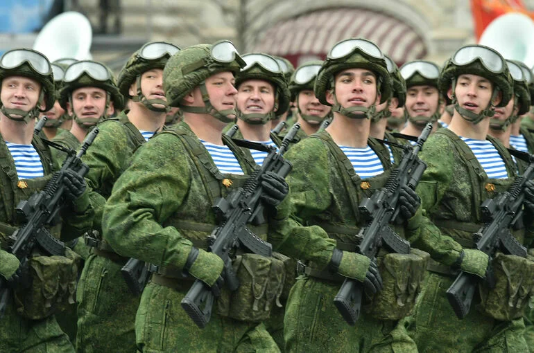 Лица без гражданства смогут служить по контракту в Российской армии