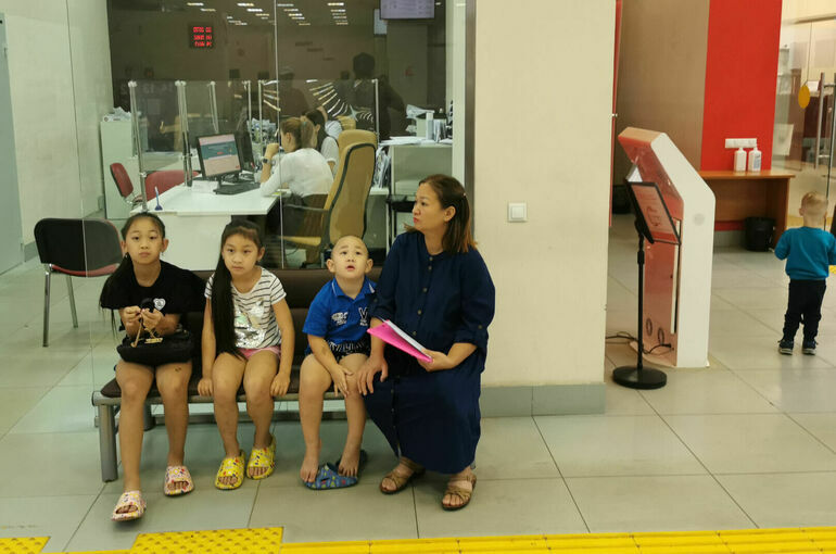 Депутат Яровая: МВД нужно собирать данные о детях мигрантов, которые не учатся