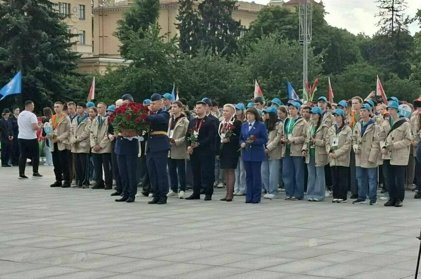 Участники проекта «Поезд Памяти» возложили цветы к обелиску Победы в Минске