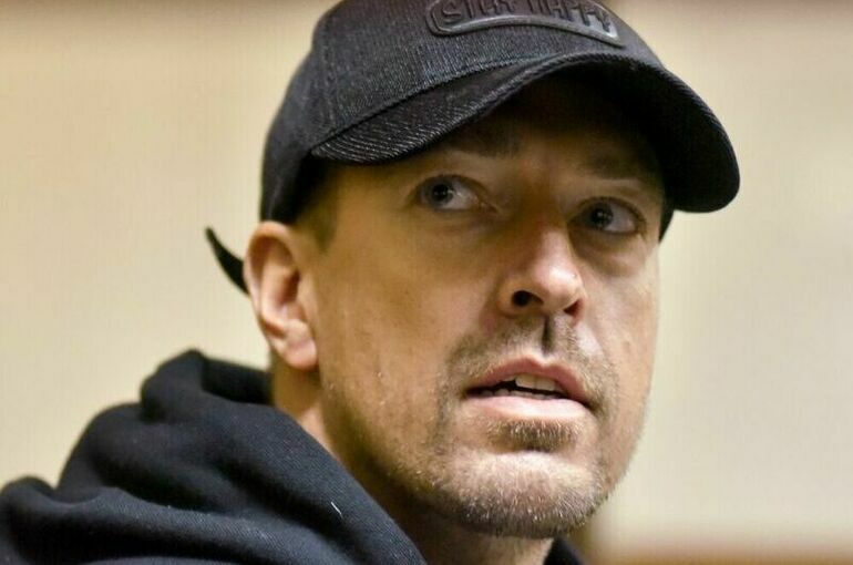 На блогера Алекса Лесли завели дело о склонении к изнасилованию