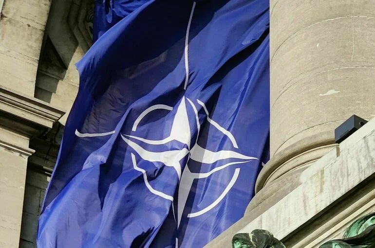 Военный эксперт: ЕС придумал страшную сказку о России для запугивания европейцев