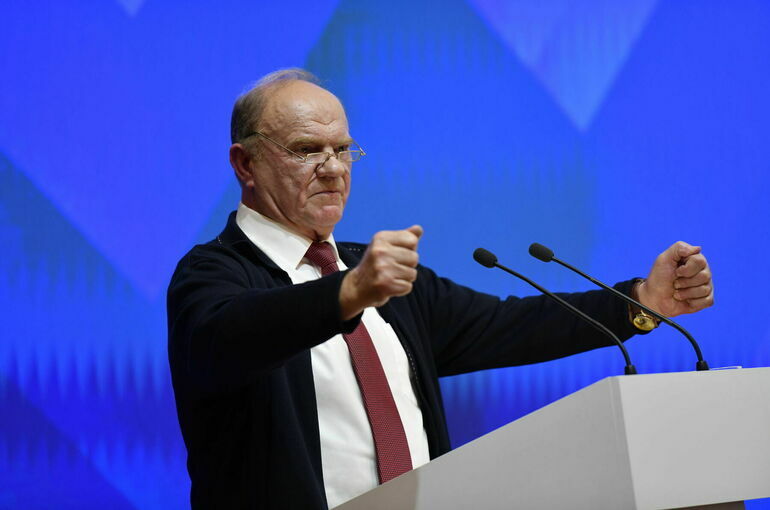 Зюганов заявил Путину о необходимости сплоченности для отражения агрессии НАТО